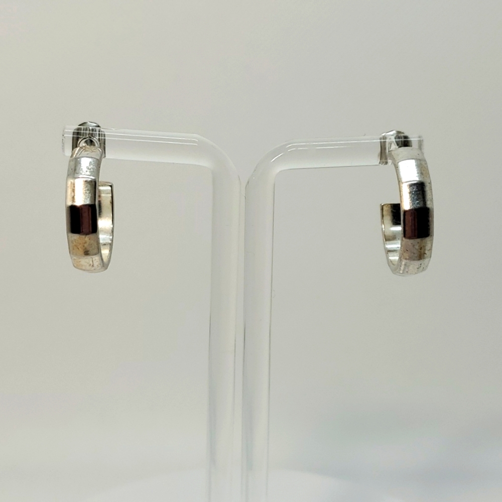 Vintage silvertone hoop earrings